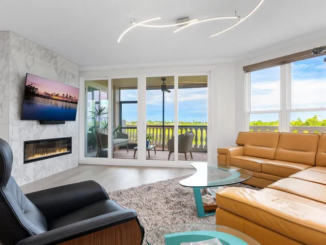 $549,000 | 5420 Eagles Point Circle, Unit 105, Sarasota, FL 34231