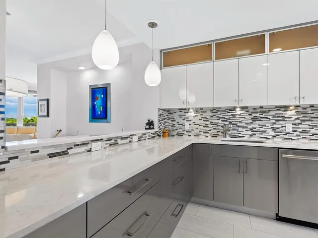 $549,000 | 5420 Eagles Point Circle, Unit 105, Sarasota, FL 34231