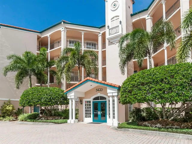 $549,000 | 5420 Eagles Point Circle, Unit 105, Sarasota, FL 34231