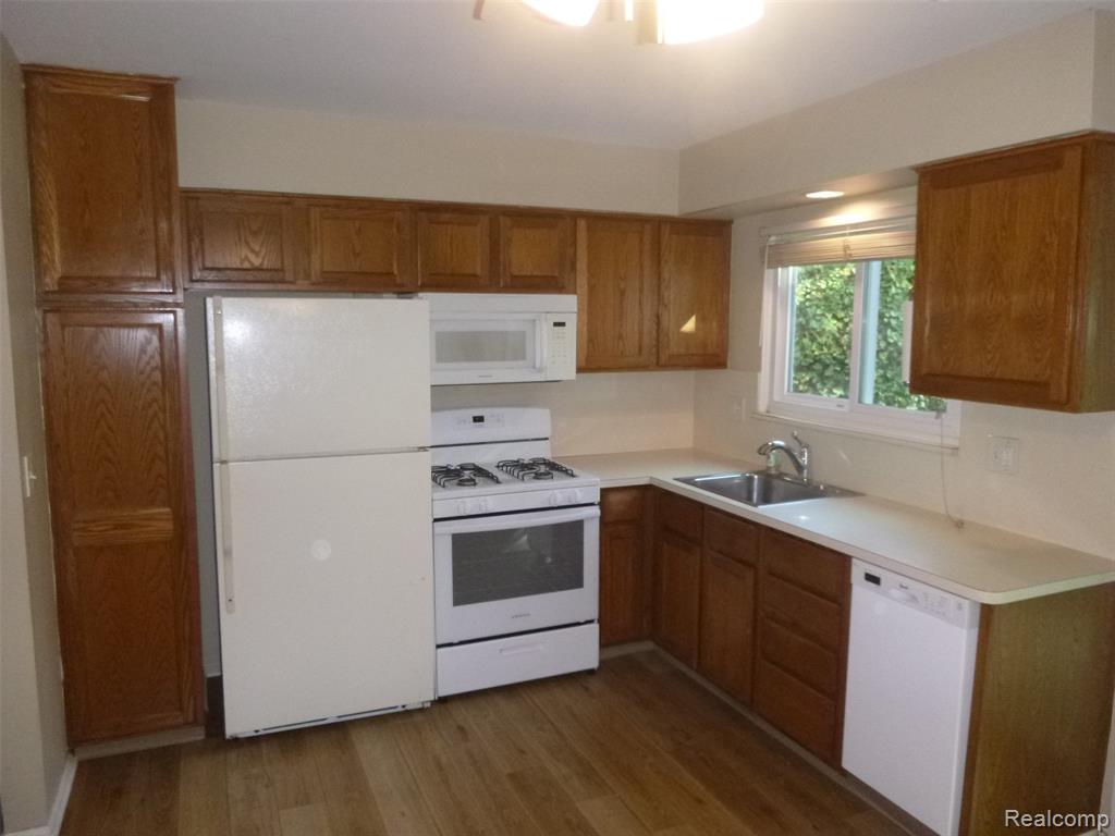 2936 Wisconsin Road Troy, MI 48083 - Photo 10 of 23