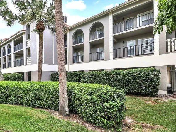 $11,000 | 9101 Vanderbilt Drive, Unit 304, Naples, FL 34108