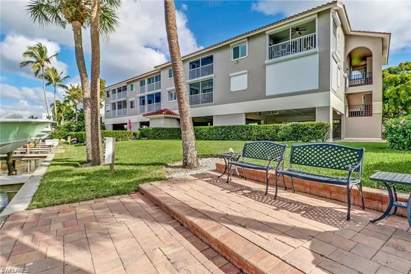 $11,000 | 9101 Vanderbilt Drive, Unit 304, Naples, FL 34108