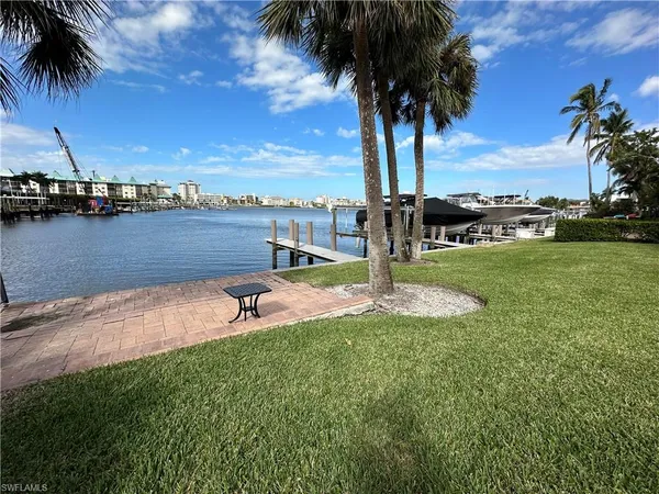 $11,000 | 9101 Vanderbilt Drive, Unit 304, Naples, FL 34108