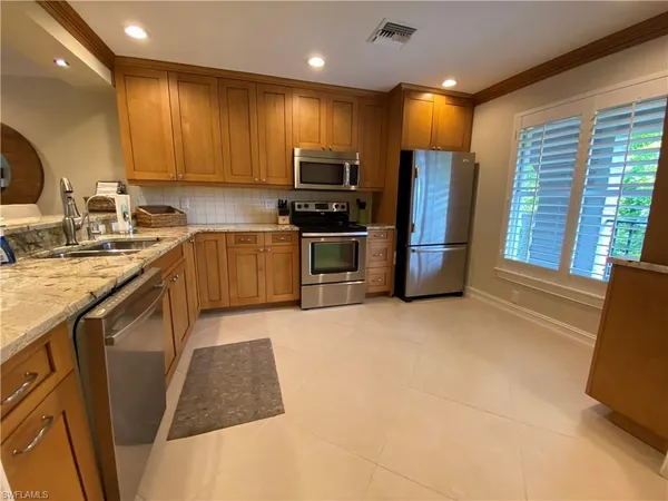 $11,000 | 9101 Vanderbilt Drive, Unit 304, Naples, FL 34108