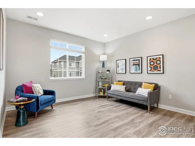 a view of livingroom with workspace