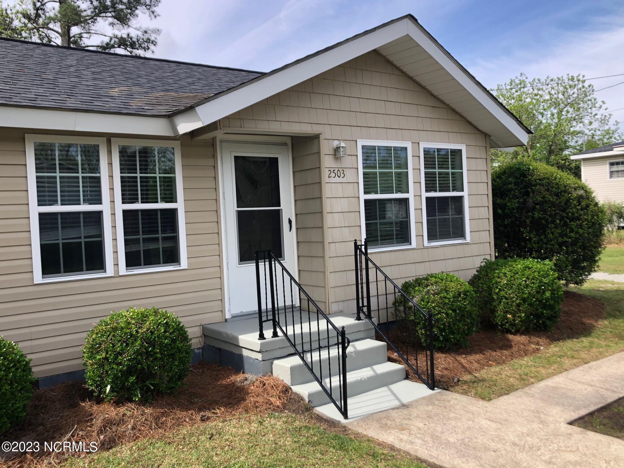2503 Oaks Road New Bern, NC 28560 - Photo 3 of 12 2503 Oaks Road Exterior View