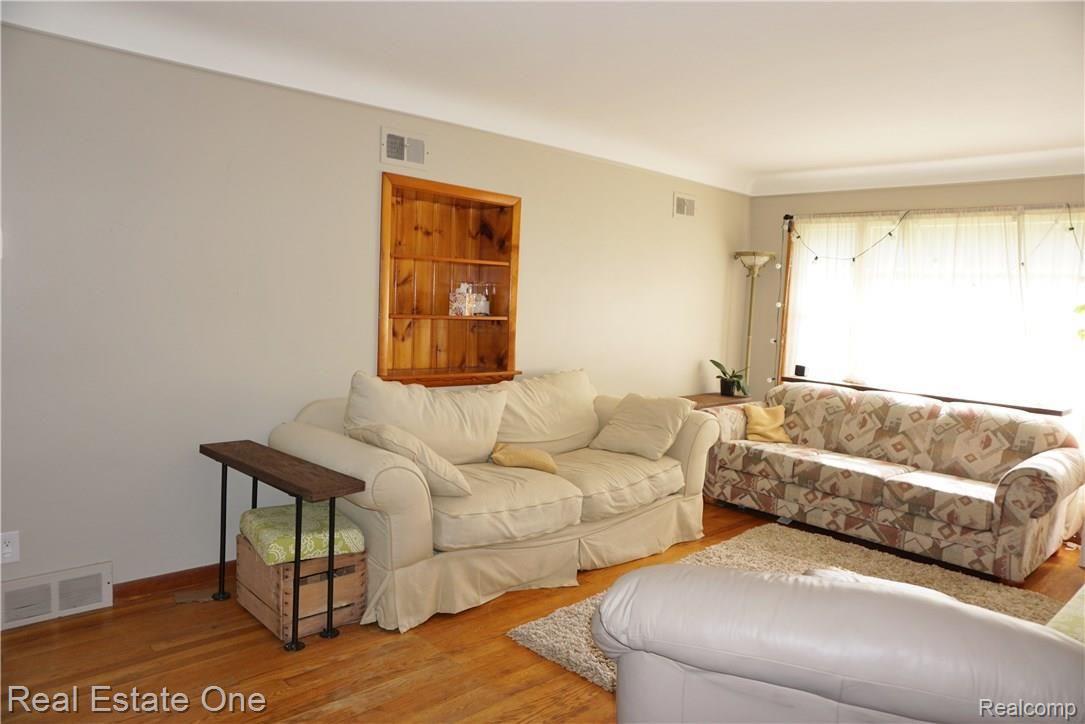 1150 Thames Drive Rochester, MI 48307 - Photo 7 of 17 DSC02143.JPG