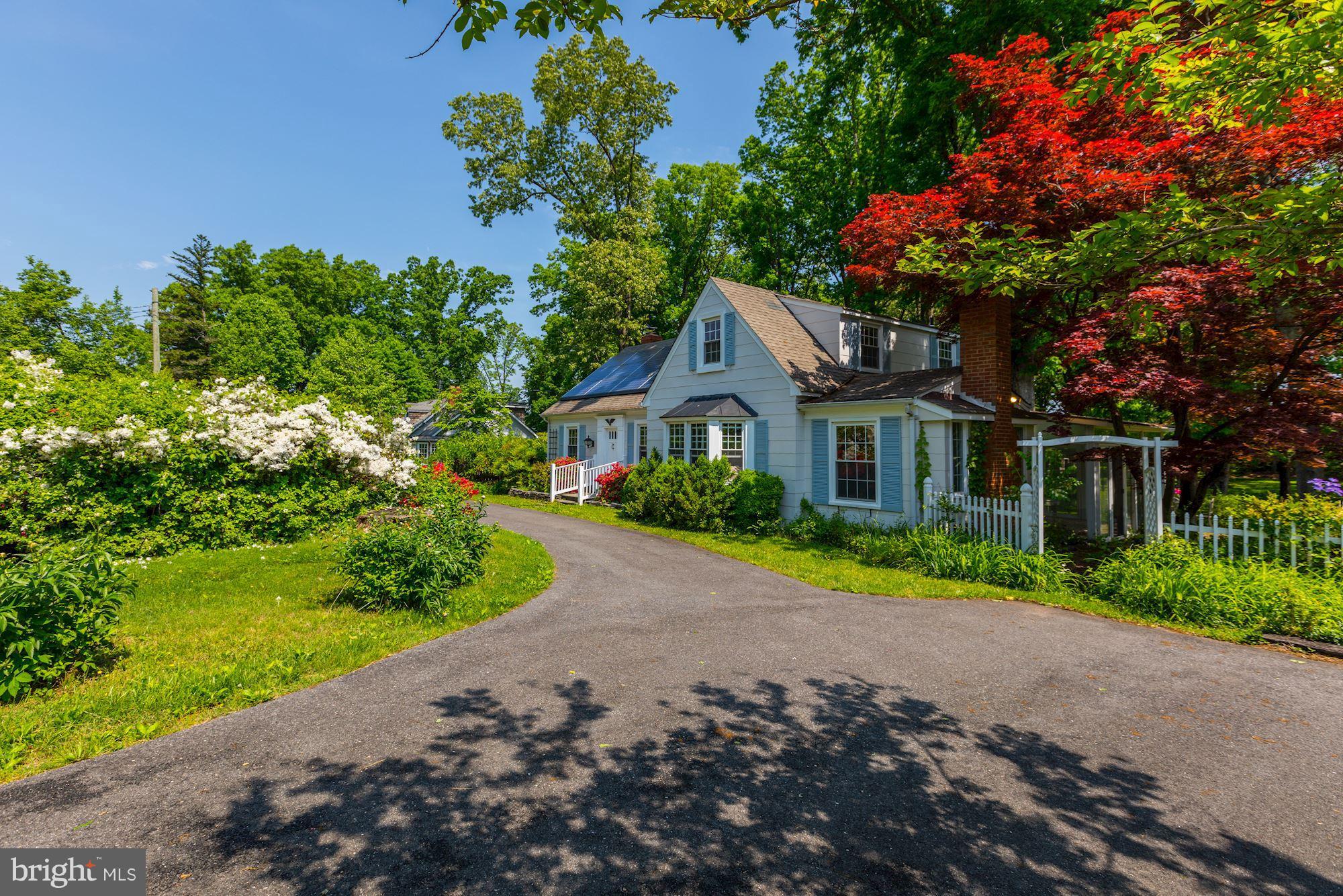11511 Glen Road Potomac, MD 20854 - Photo 2 of 28 Circular driveway offers ample parking
