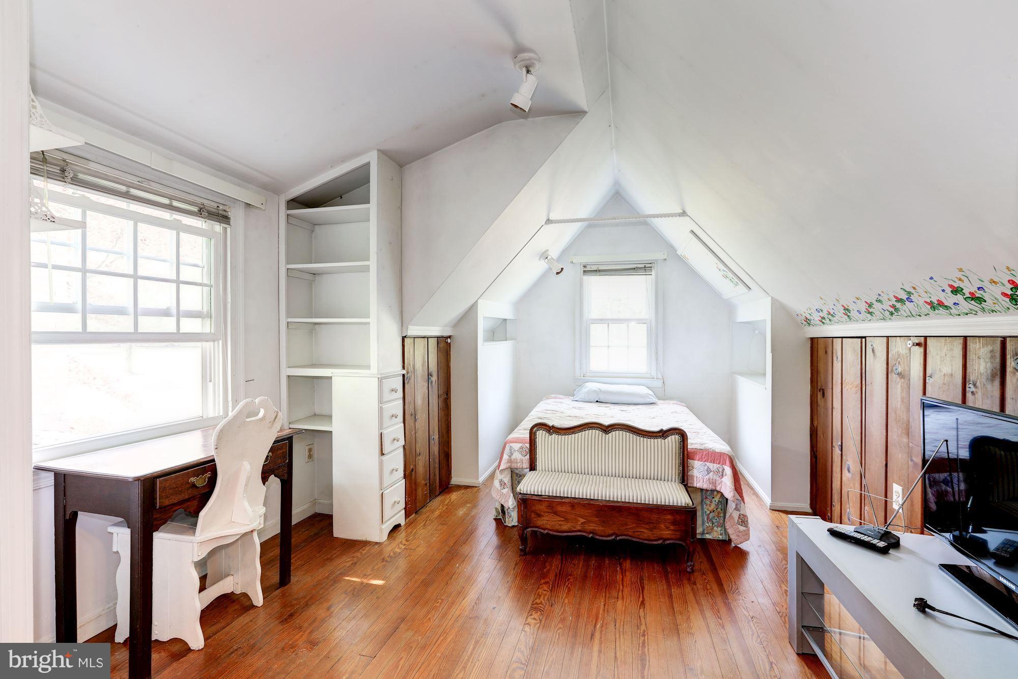 11511 Glen Road Potomac, MD 20854 - Photo 20 of 28 Cozy 2nd floor bedroom w/dormer and ample storage