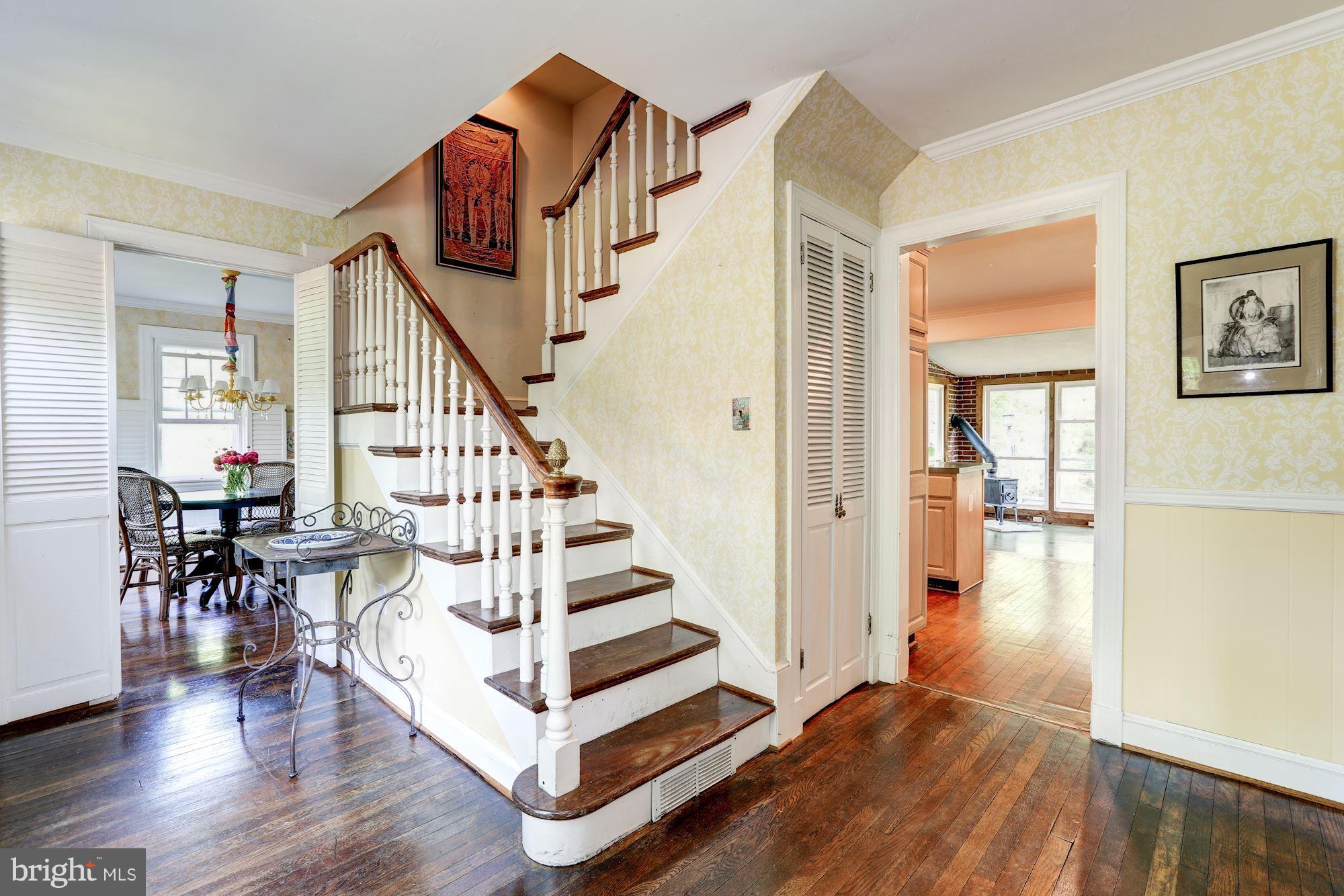 11511 Glen Road Potomac, MD 20854 - Photo 4 of 28 bright and sunny entryway provides
