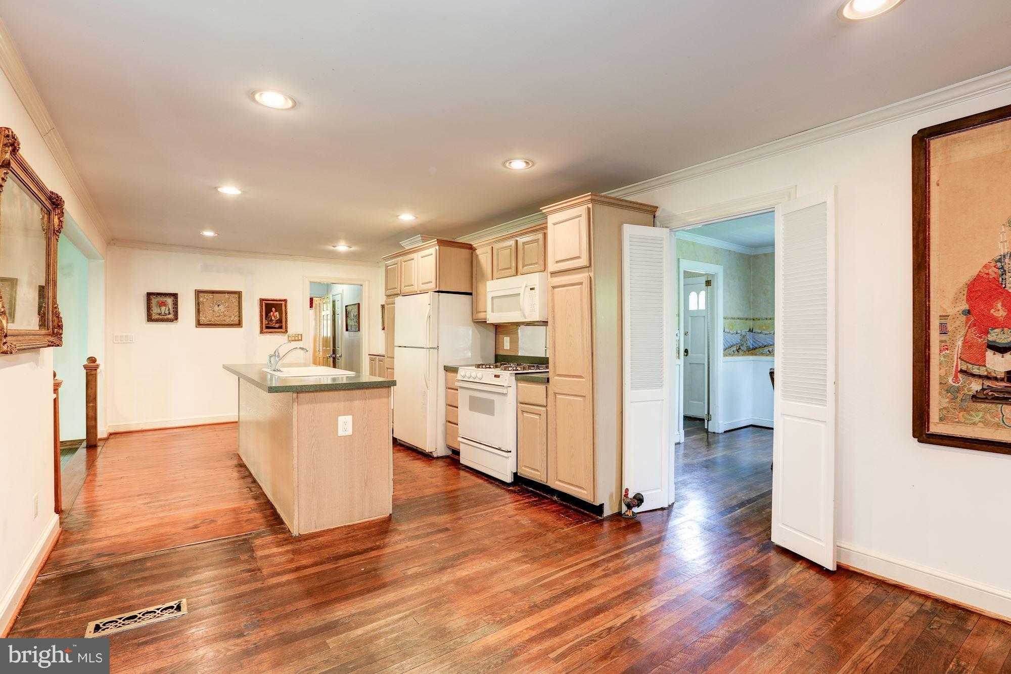 11511 Glen Road Potomac, MD 20854 - Photo 7 of 28 Open kitchen w/recessed lighting and ample storage