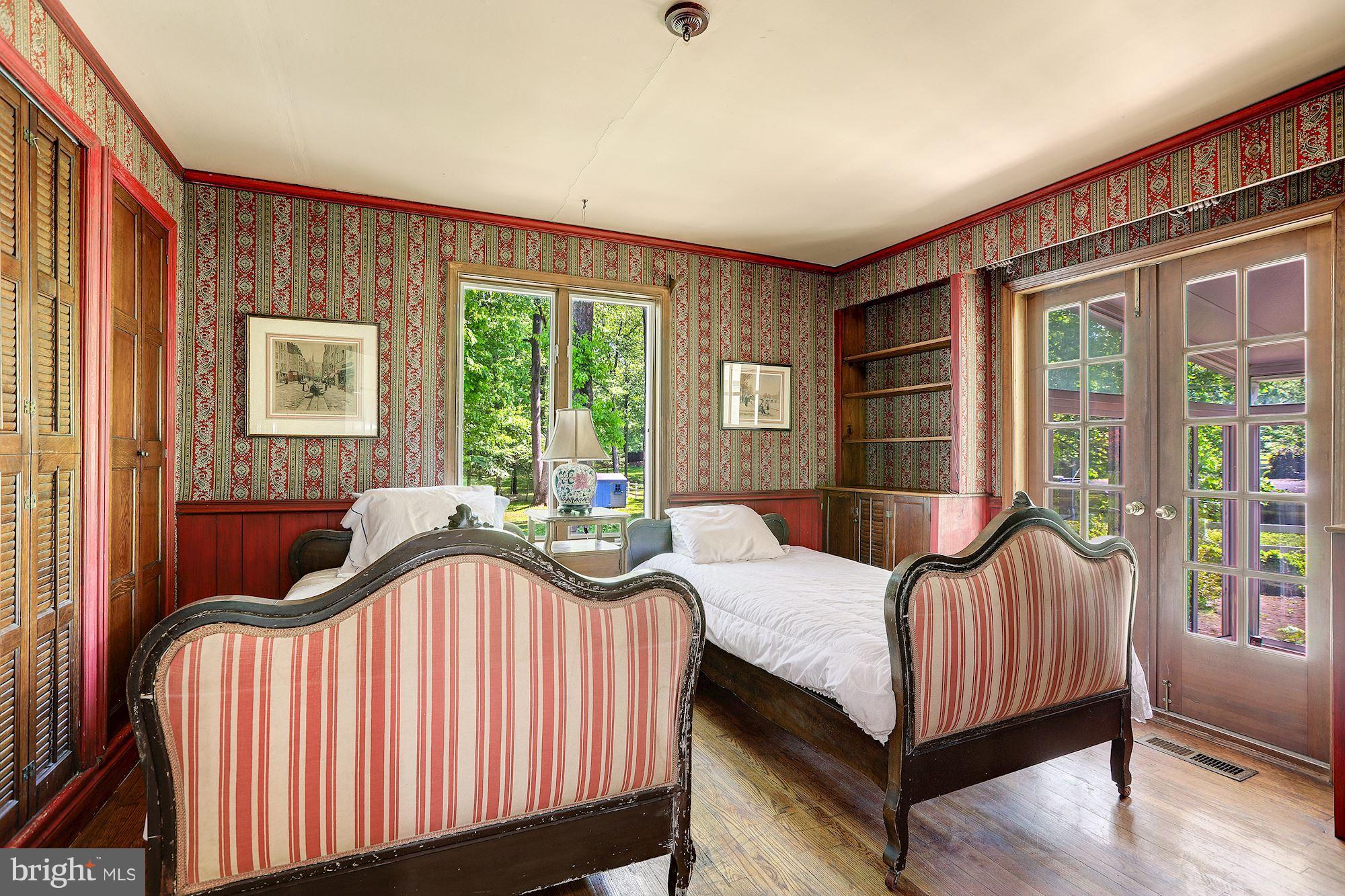 11511 Glen Road Potomac, MD 20854 - Photo 10 of 28 1st Floor bedroom w/doors to screened porch