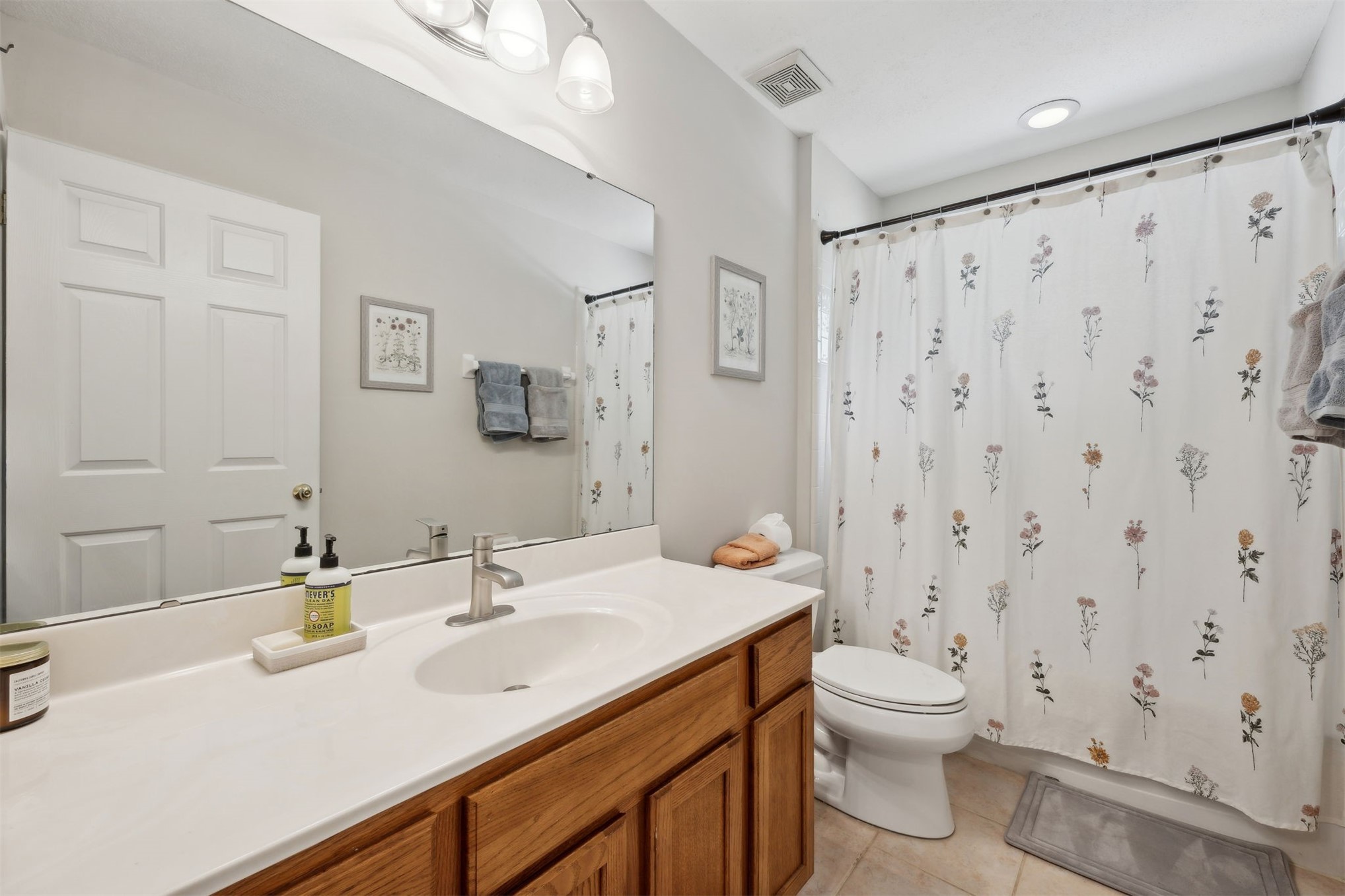 86132 Red Holly Place Yulee, FL 32097 - Photo 27 of 40 Guest Bath