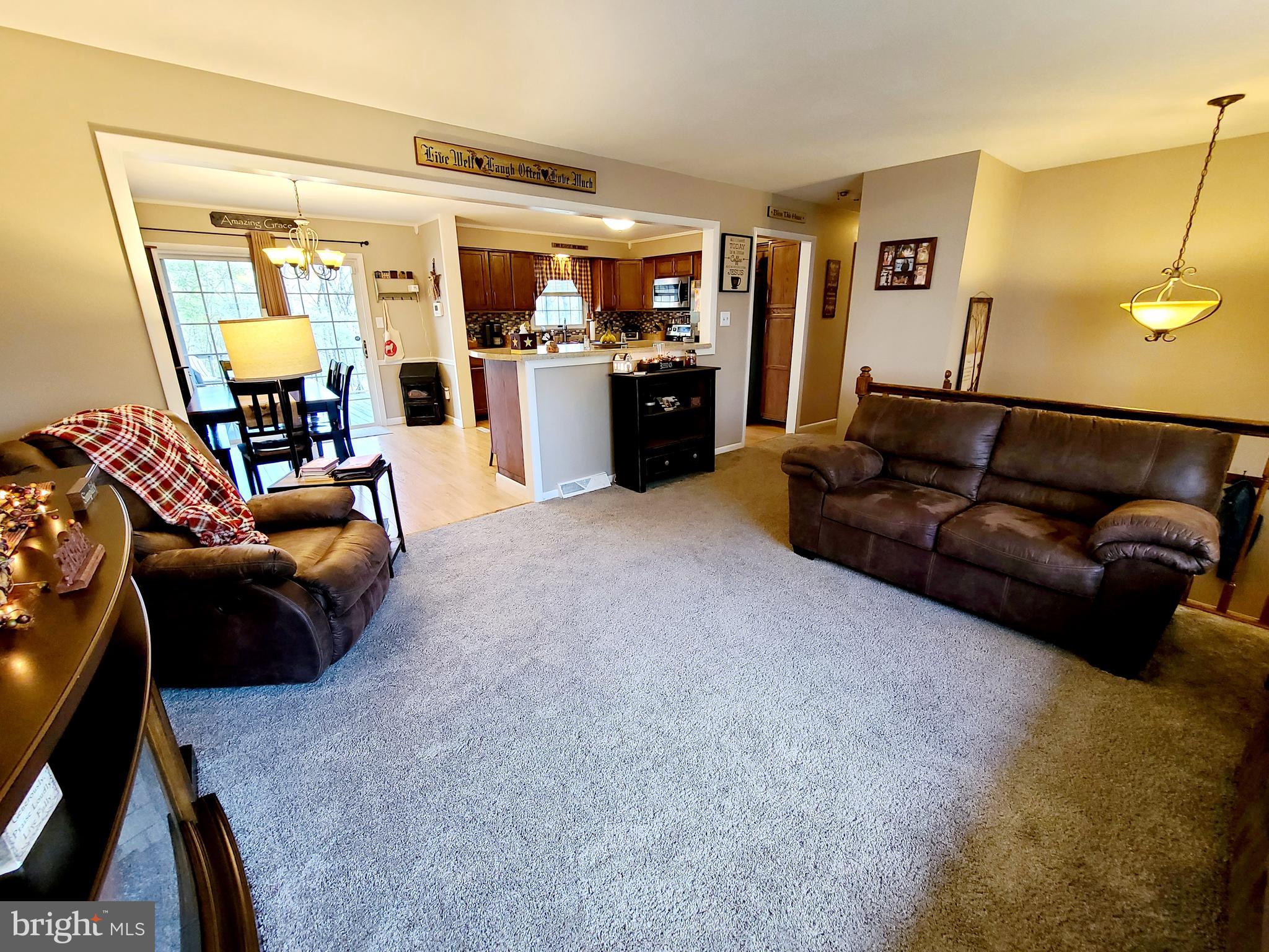 14803 Viewcrest Road Southwest Cumberland, MD 21502 - Photo 5 of 38 Living room is open to dining/kitchen