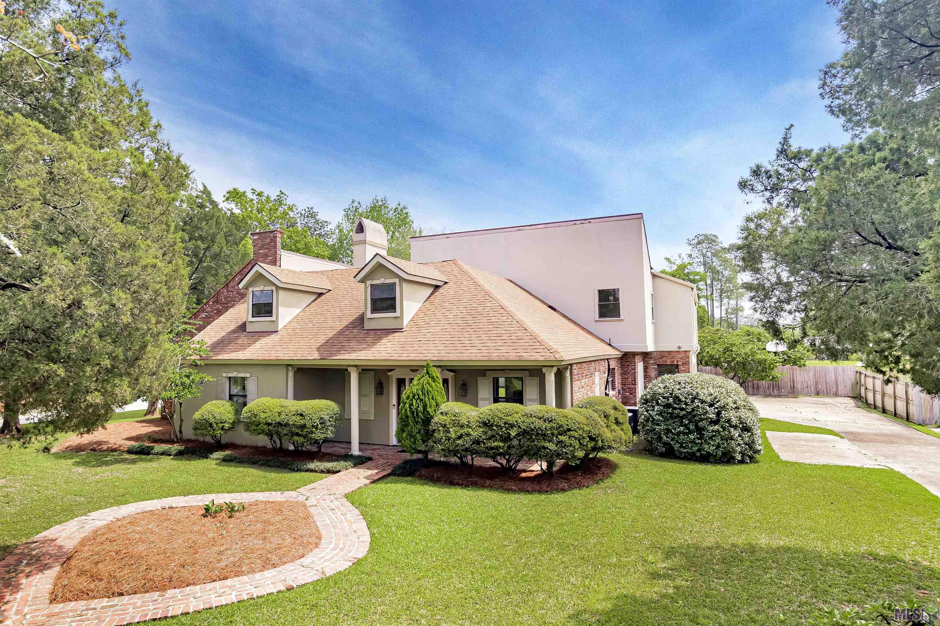 880 Rue Crozat Baton Rouge, LA 70810 - Photo 2 of 32