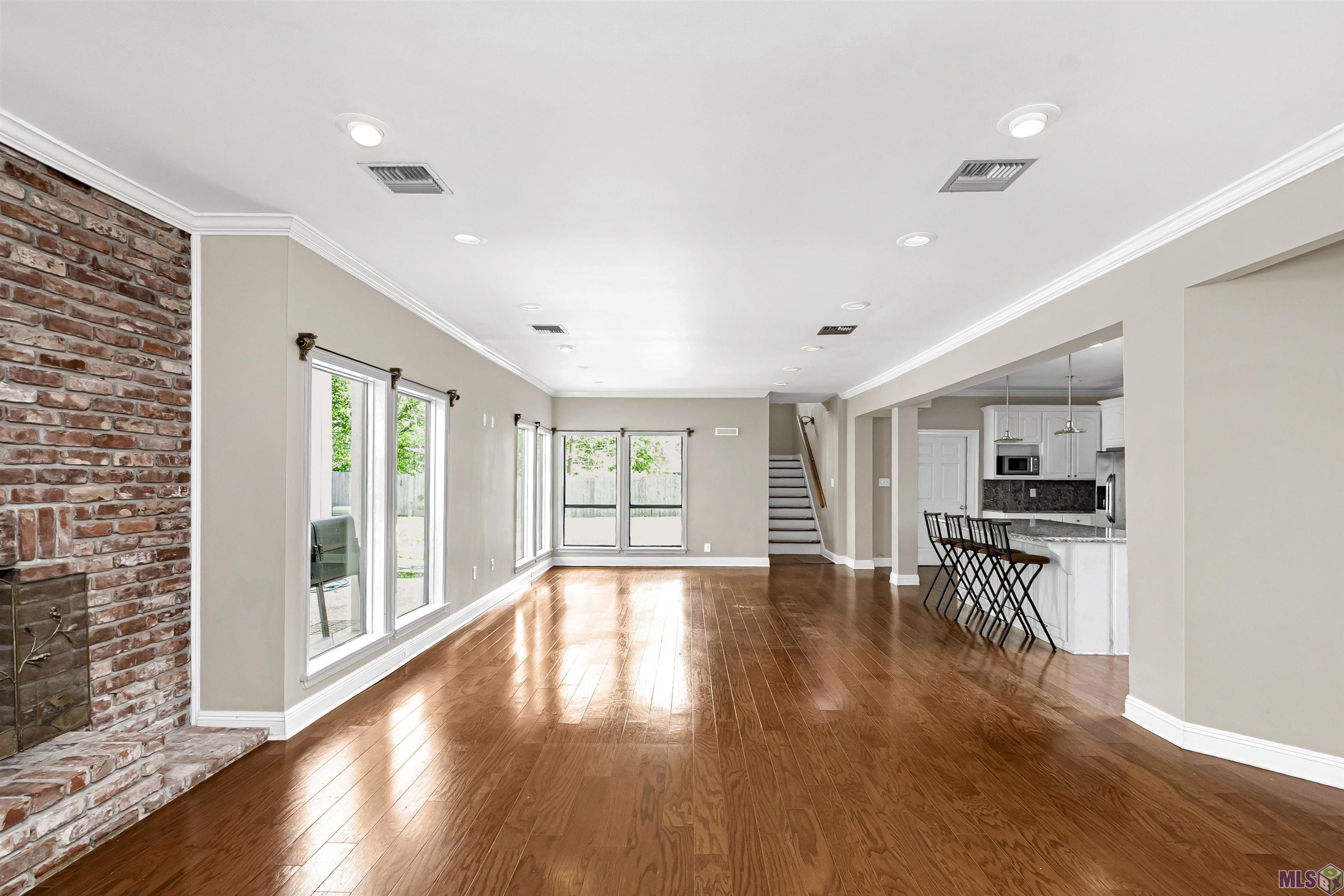 880 Rue Crozat Baton Rouge, LA 70810 - Photo 3 of 32