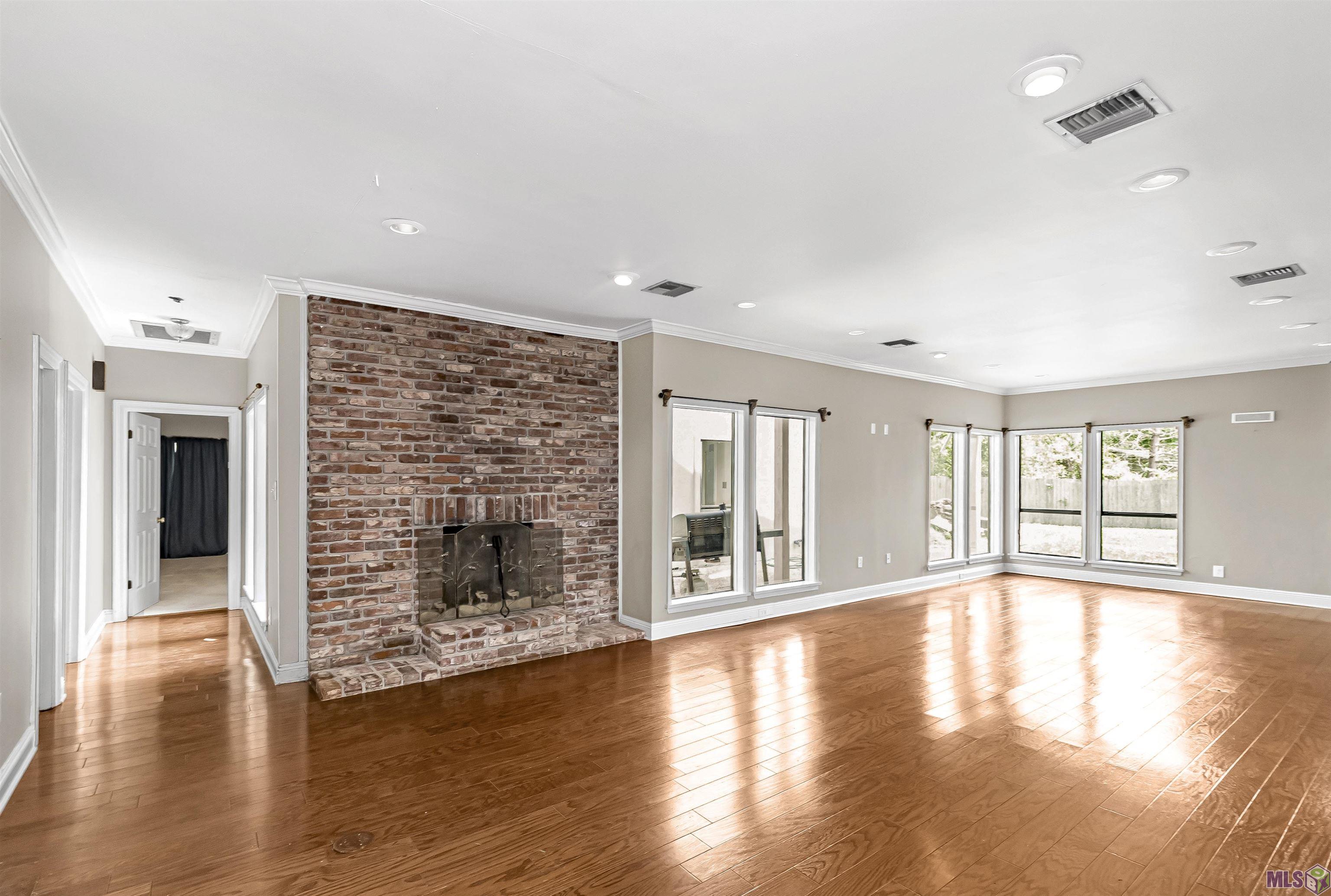 880 Rue Crozat Baton Rouge, LA 70810 - Photo 4 of 32