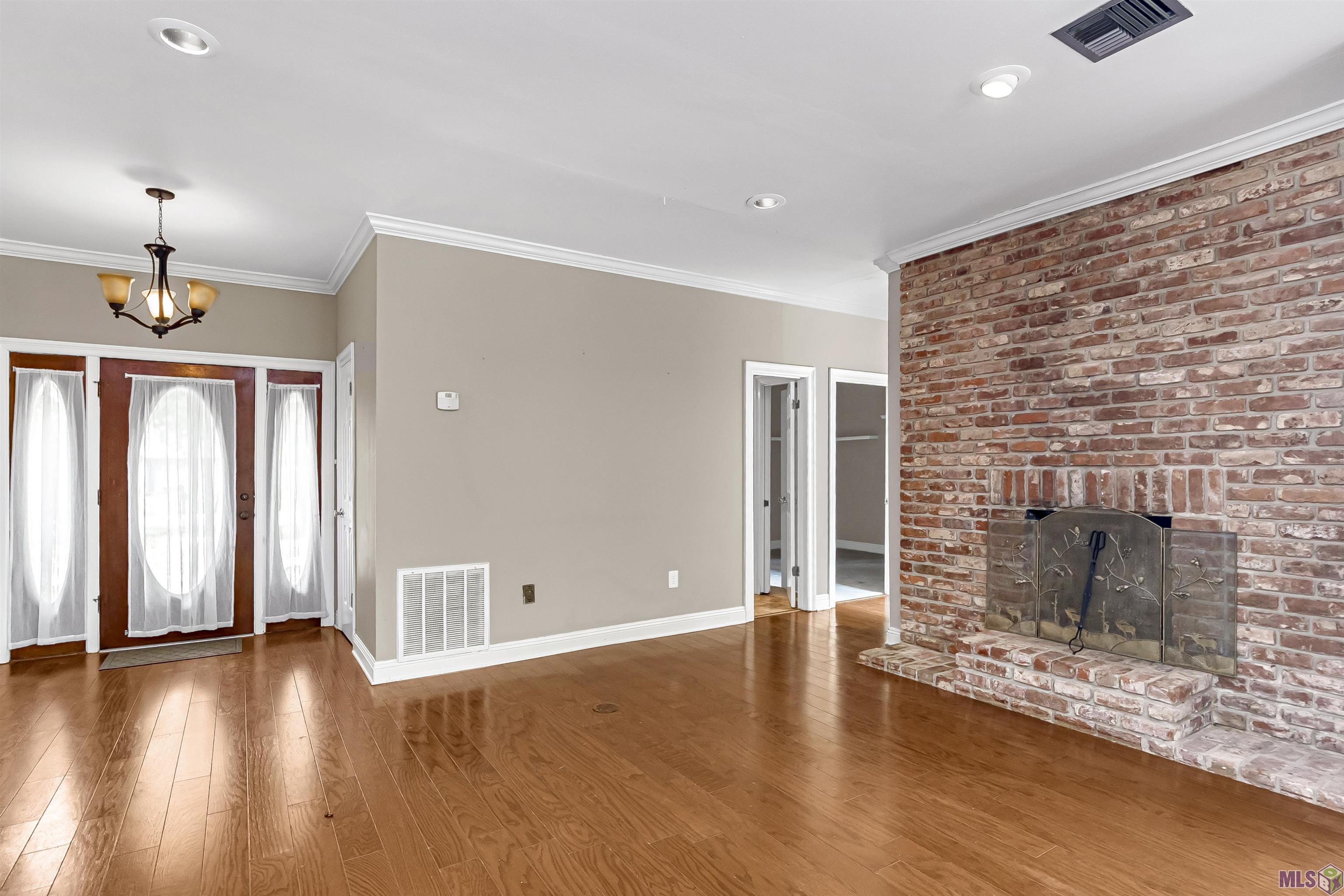 880 Rue Crozat Baton Rouge, LA 70810 - Photo 5 of 32