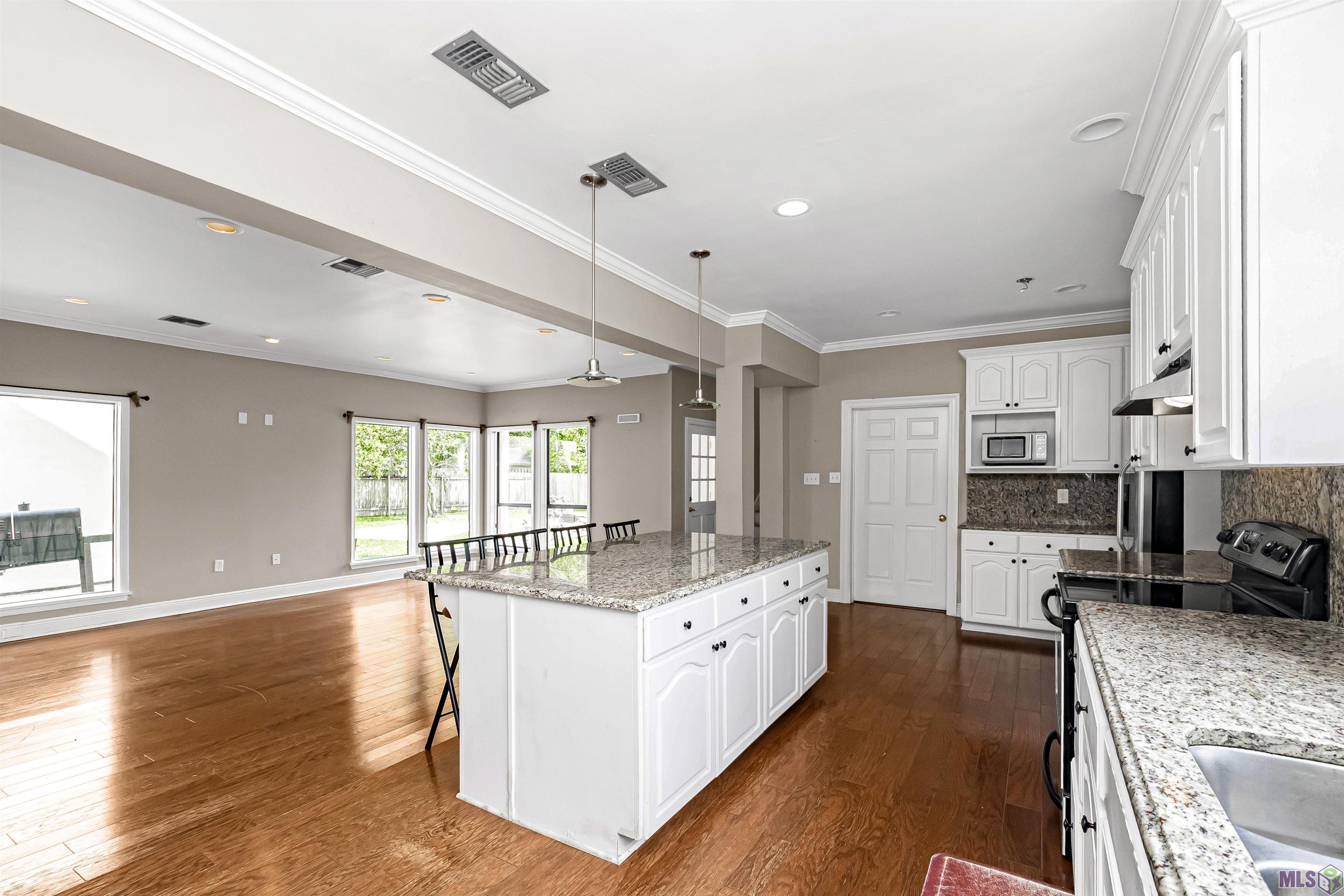 880 Rue Crozat Baton Rouge, LA 70810 - Photo 6 of 32