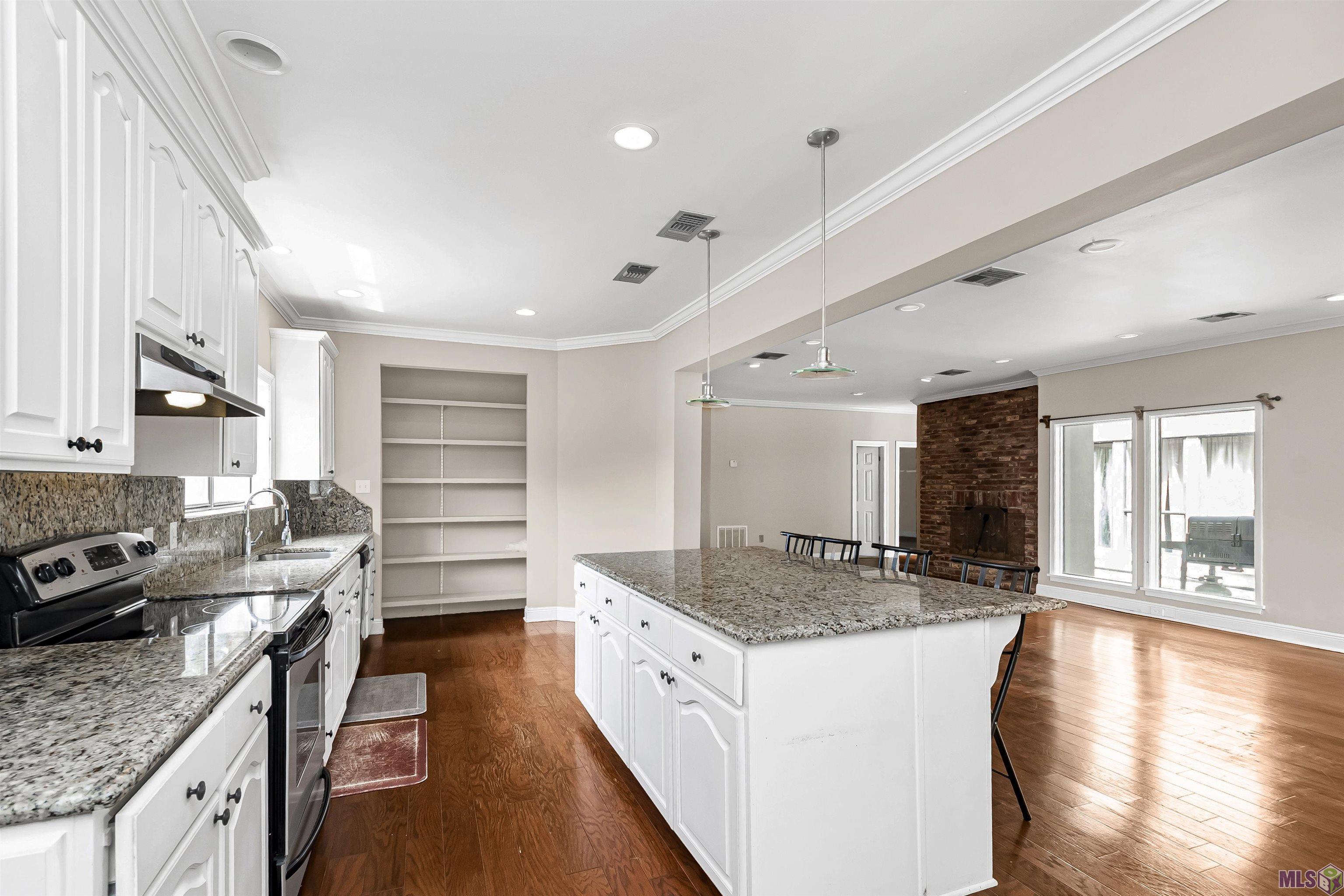 880 Rue Crozat Baton Rouge, LA 70810 - Photo 7 of 32