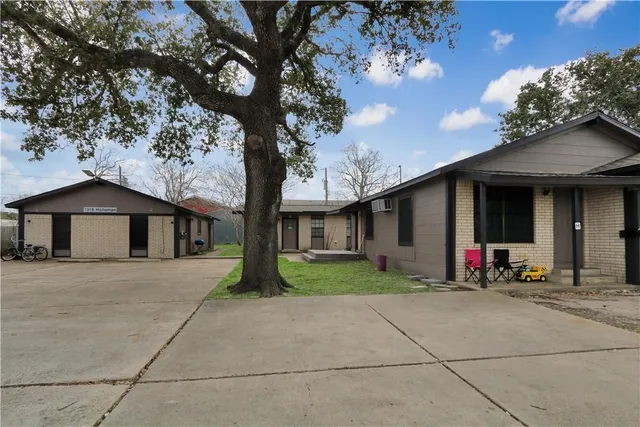 $410,000 | 1916 Holloman Drive, Port Lavaca, TX 77979