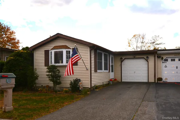 $149,900 | 19 Dogwood Lane, Manorville, NY 11949