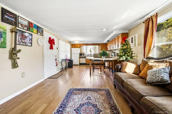 $149,900 | 19 Dogwood Lane, Manorville, NY 11949