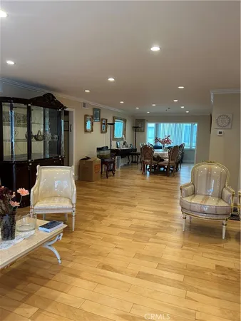 $4,249 | 5315 Yarmouth Avenue, Unit 216, Encino, CA 91316