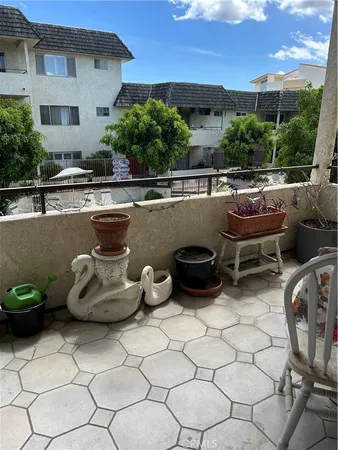 $3,999 | 5315 Yarmouth Avenue, Unit 216, Encino, CA 91316