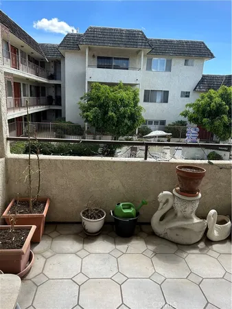 $3,999 | 5315 Yarmouth Avenue, Unit 216, Encino, CA 91316