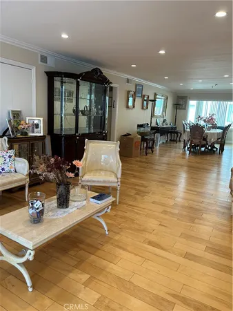 $3,999 | 5315 Yarmouth Avenue, Unit 216, Encino, CA 91316