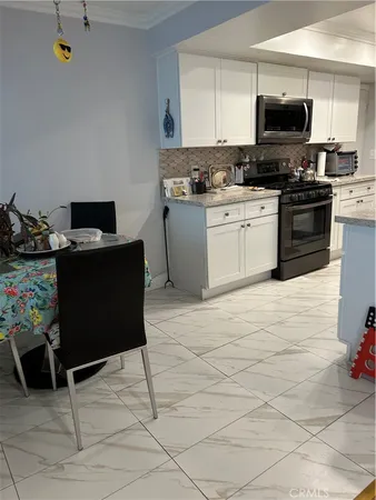 $3,999 | 5315 Yarmouth Avenue, Unit 216, Encino, CA 91316