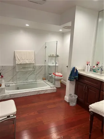 $3,999 | 5315 Yarmouth Avenue, Unit 216, Encino, CA 91316