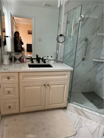 $3,999 | 5315 Yarmouth Avenue, Unit 216, Encino, CA 91316
