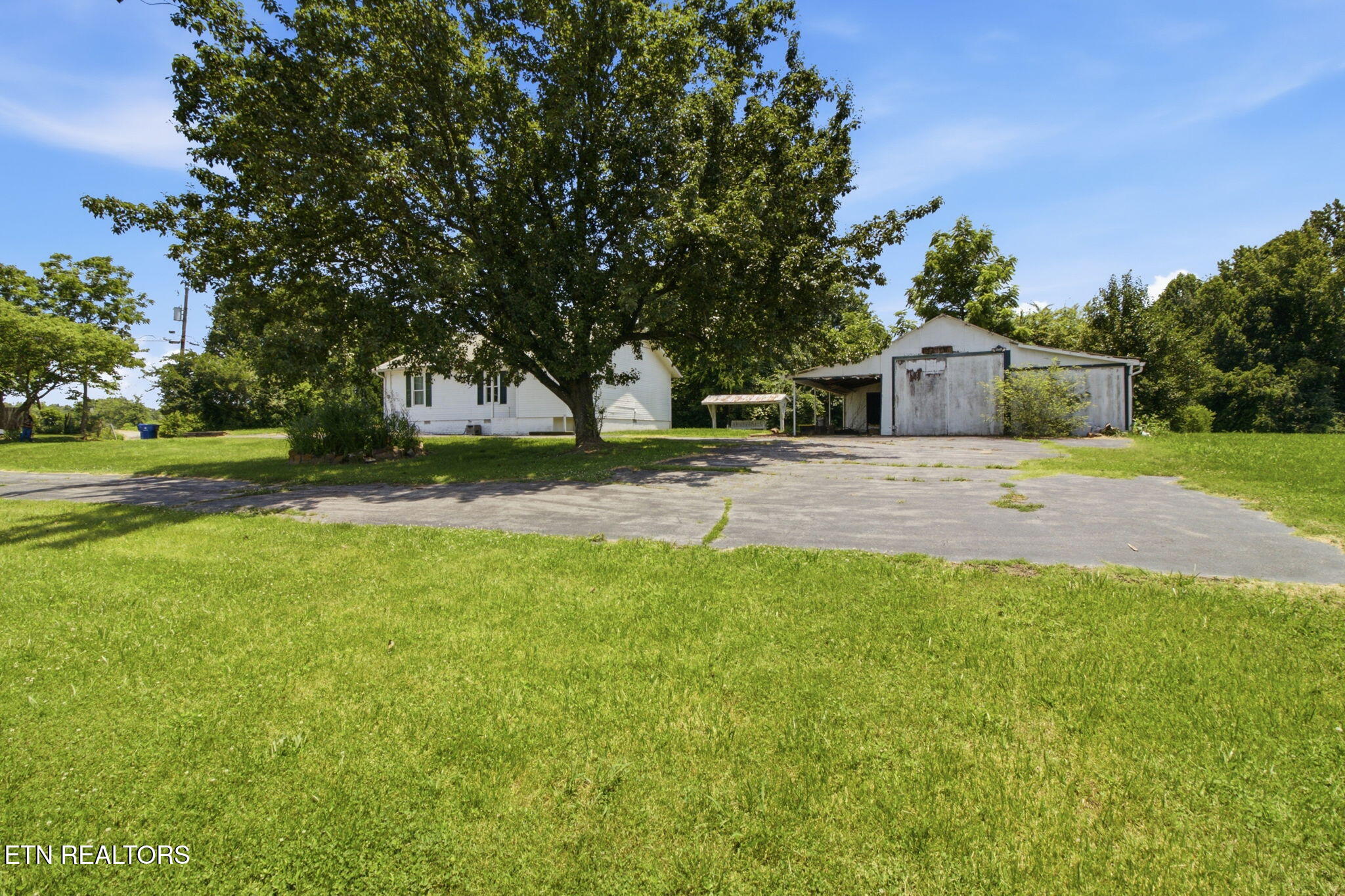 6715 Greer Road Knoxville, TN 37918 - Photo 4 of 24 side view