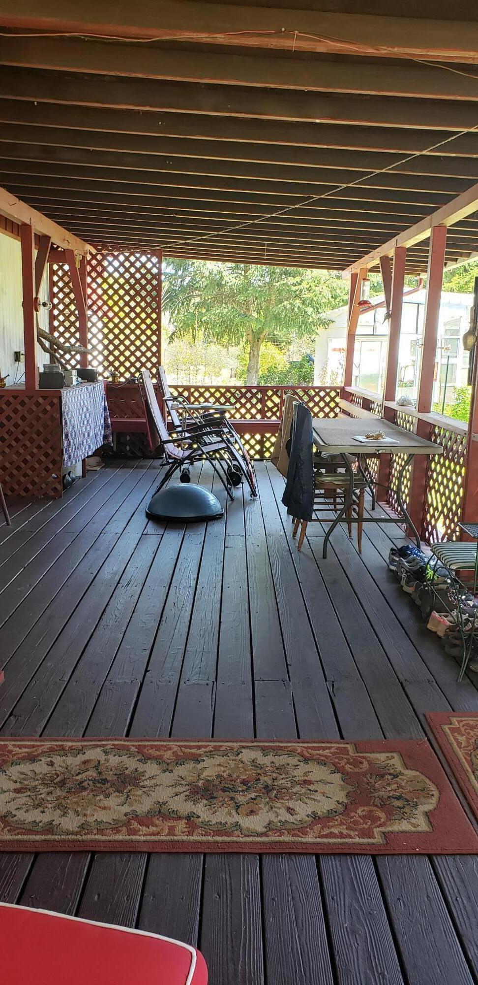 280 Turner Road Cave Junction, OR 97523 - Photo 8 of 38 Well maintained front deck.