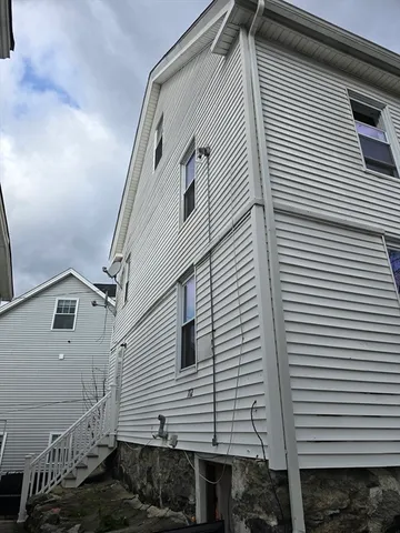 $3,200 | 712 Lawrence Street, Unit 2, Lowell, MA 01852