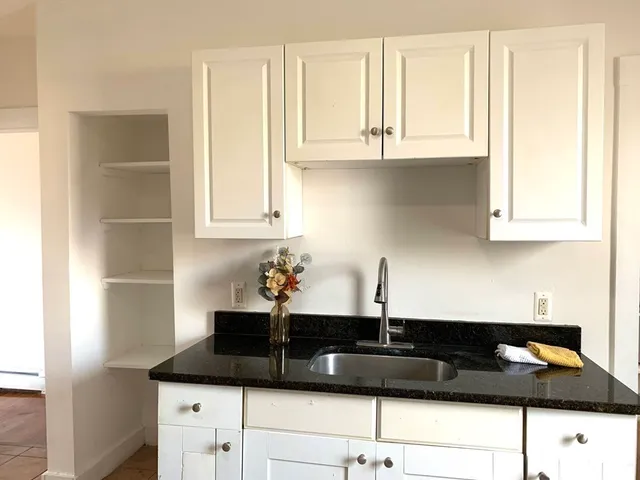 $3,200 | 712 Lawrence Street, Unit 2, Lowell, MA 01852