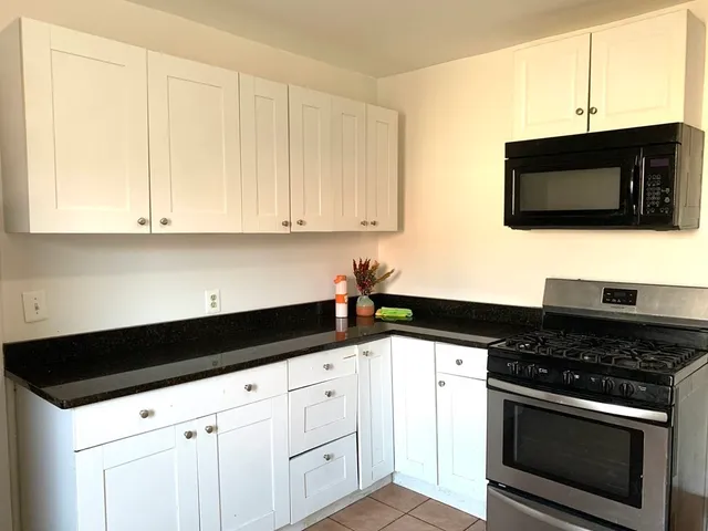 $3,200 | 712 Lawrence Street, Unit 2, Lowell, MA 01852