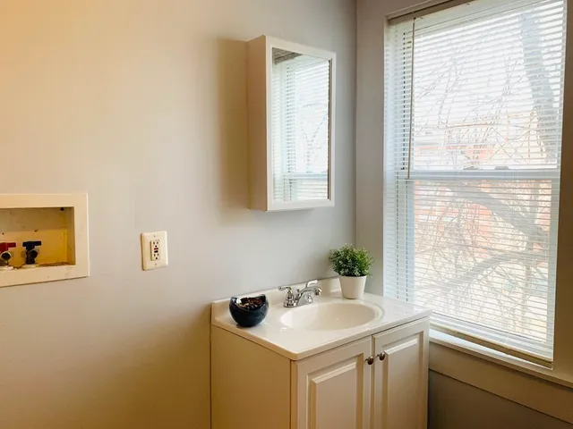 $3,200 | 712 Lawrence Street, Unit 2, Lowell, MA 01852