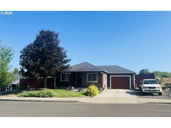 $285,000 | 807 Callahan Drive, Roseburg, OR 97471