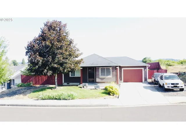 $290,000 | 807 Callahan Drive, Roseburg, OR 97471