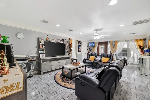 $600,000 | 530 Frankie Street, Unit 1, Houston, TX 77015