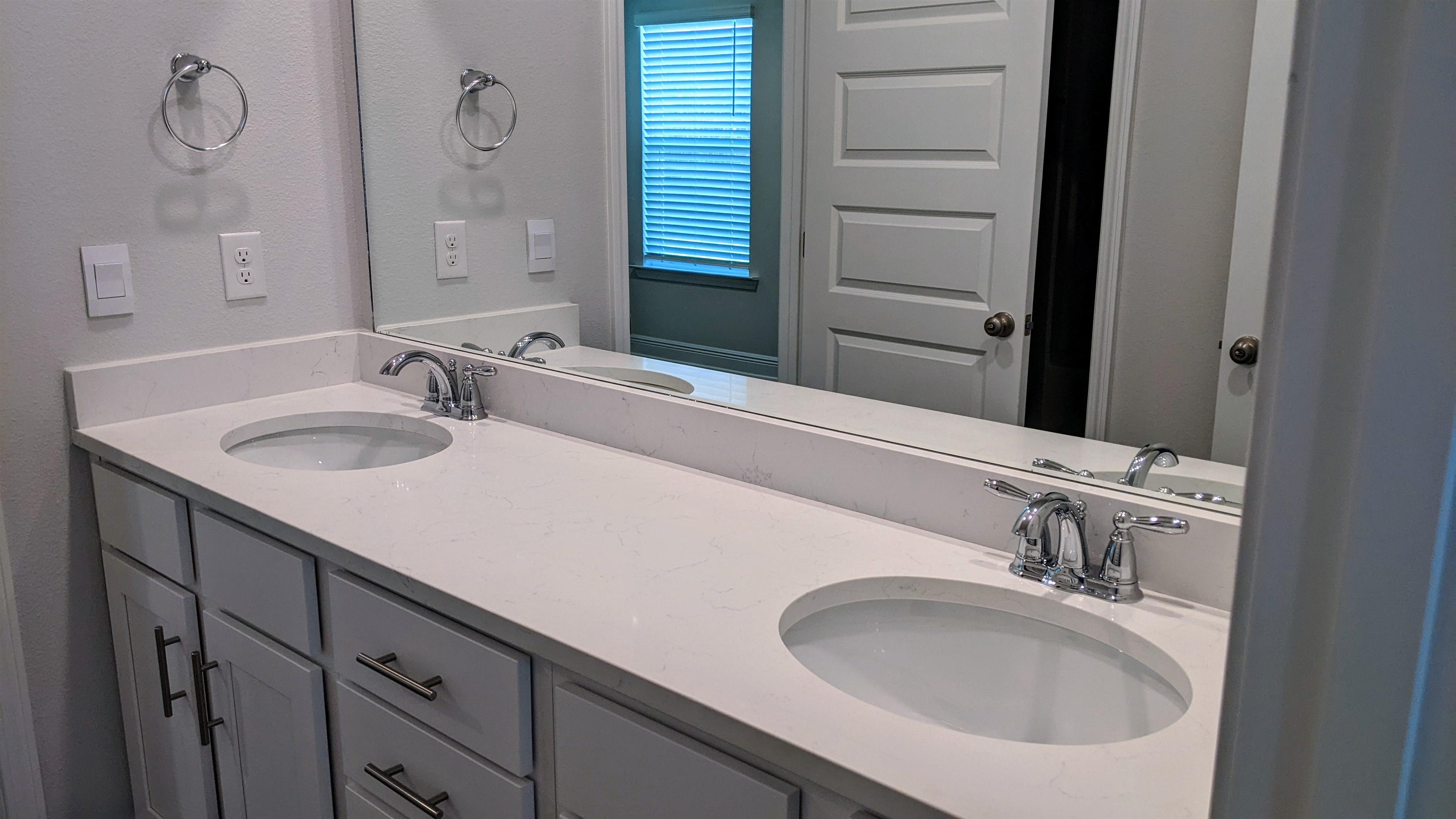 11454 Genuine Risk Circle Daphne, AL 36526 - Photo 8 of 20 Jack and Jill Bathroom