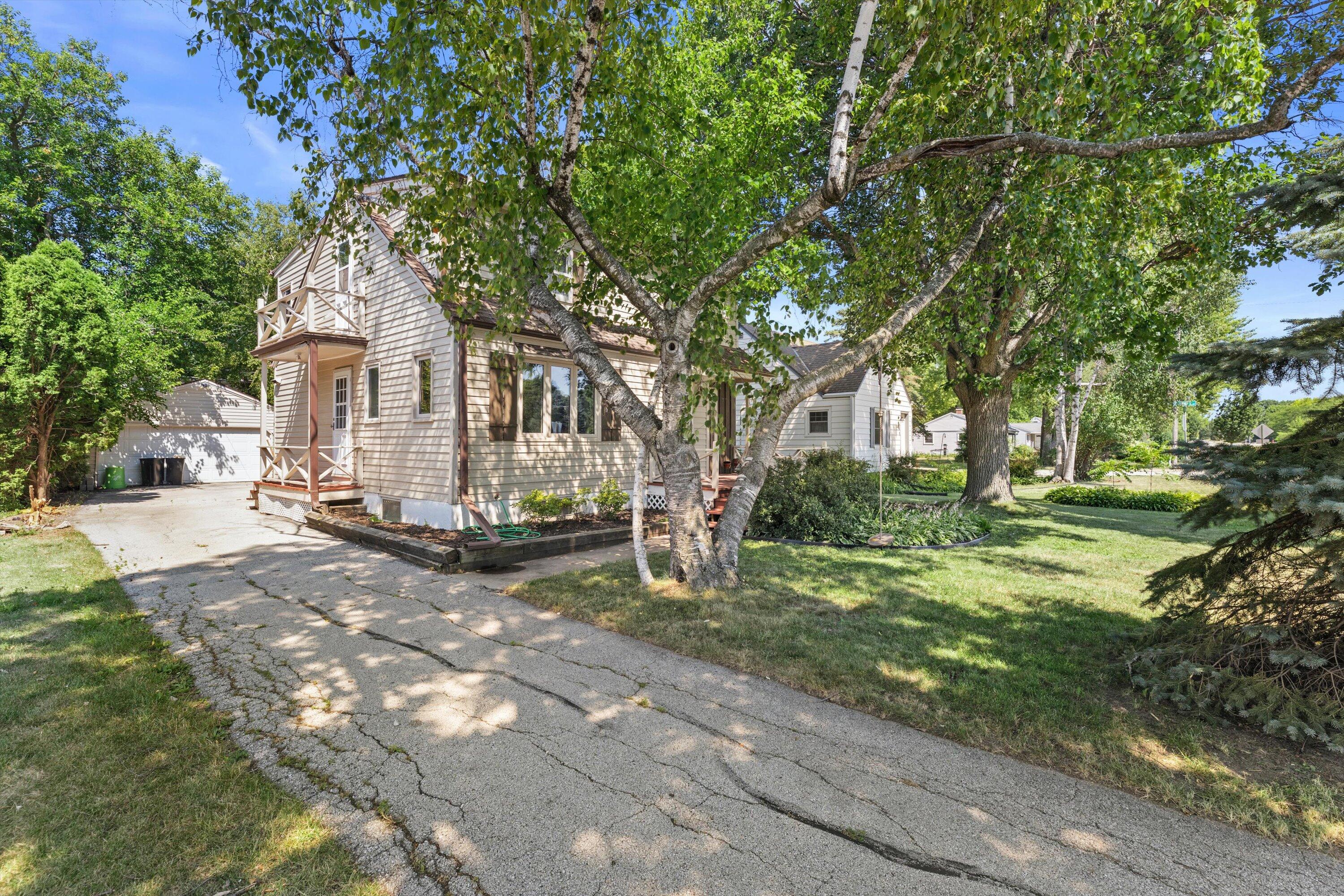 1085 South Calhoun Road Brookfield, WI 53005 - Photo 33 of 34 33-IMG_1330