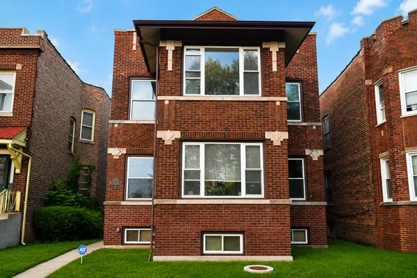 $2,200 | 10919 South King Drive, Unit 2, Chicago, IL 60628