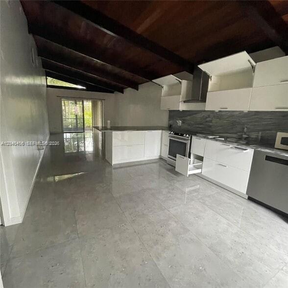 112 Fox Road, Unit 250 Hollywood, FL 33024 - Photo 3 of 28 Kitchen and living area