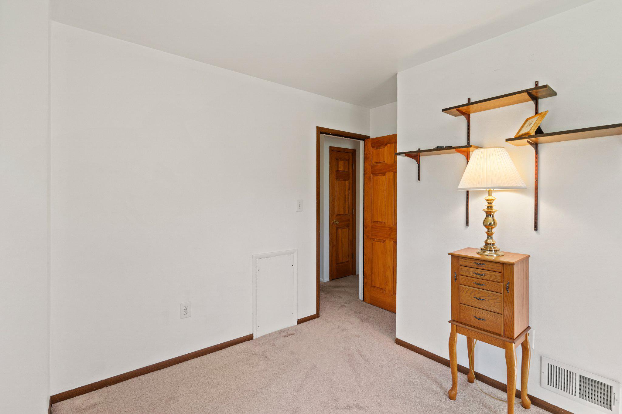945 Homberg Avenue Baltimore, MD 21221 - Photo 11 of 27 a view of a hallway with seating area