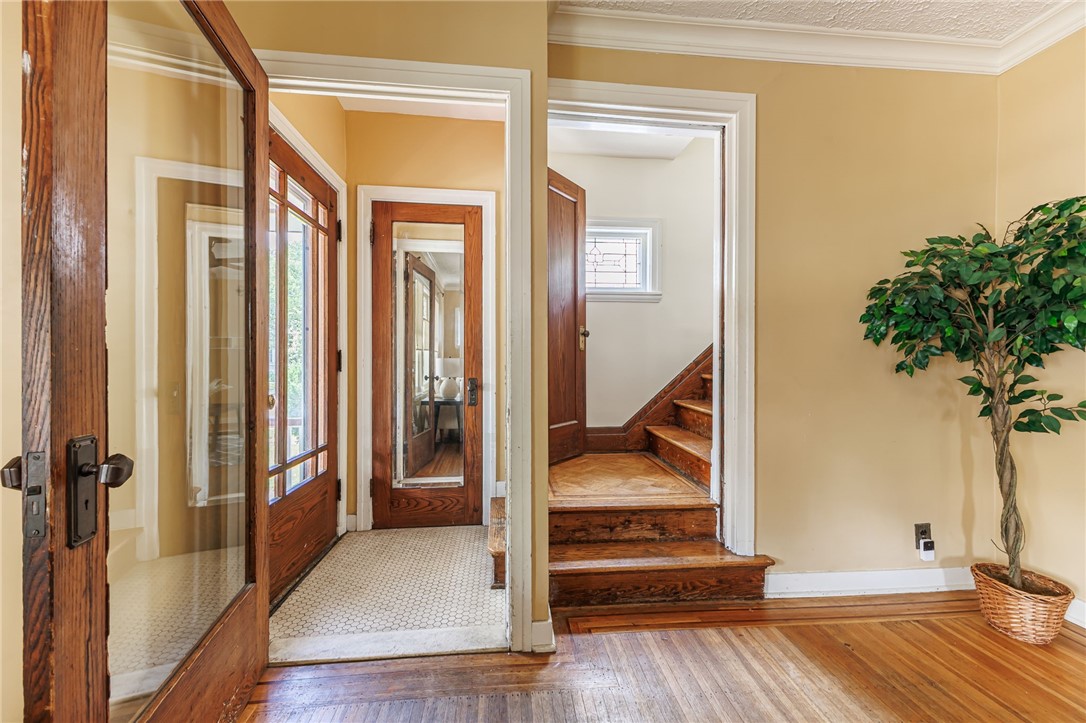 480 Benton Street Rochester, NY 14620 - Photo 5 of 32