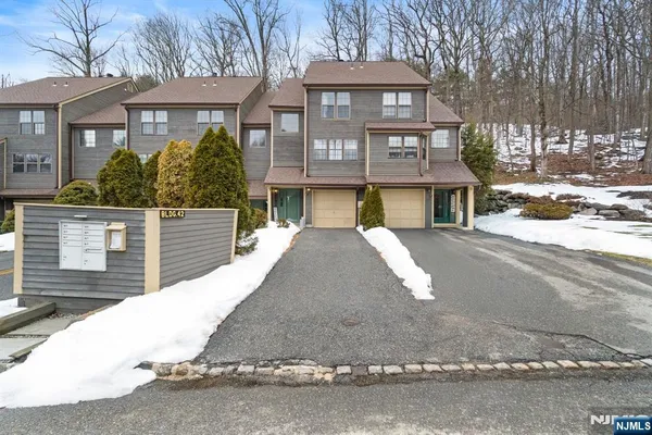 $399,999 | 42 Lexington Lane, Unit E, West Milford, NJ 07480